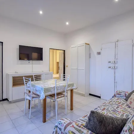 2 Bedroom Gorgeous In Appartement *